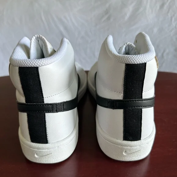 Nike Court Royal 2 size 8 White and Black mid-Top Sneakers Classic Design - Picture 6 of 9
